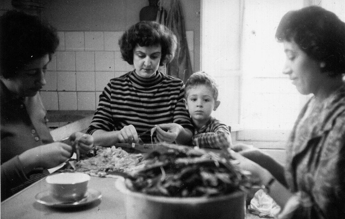 little davide watching his mom and aunts cleaning seafood for the sunday dinner